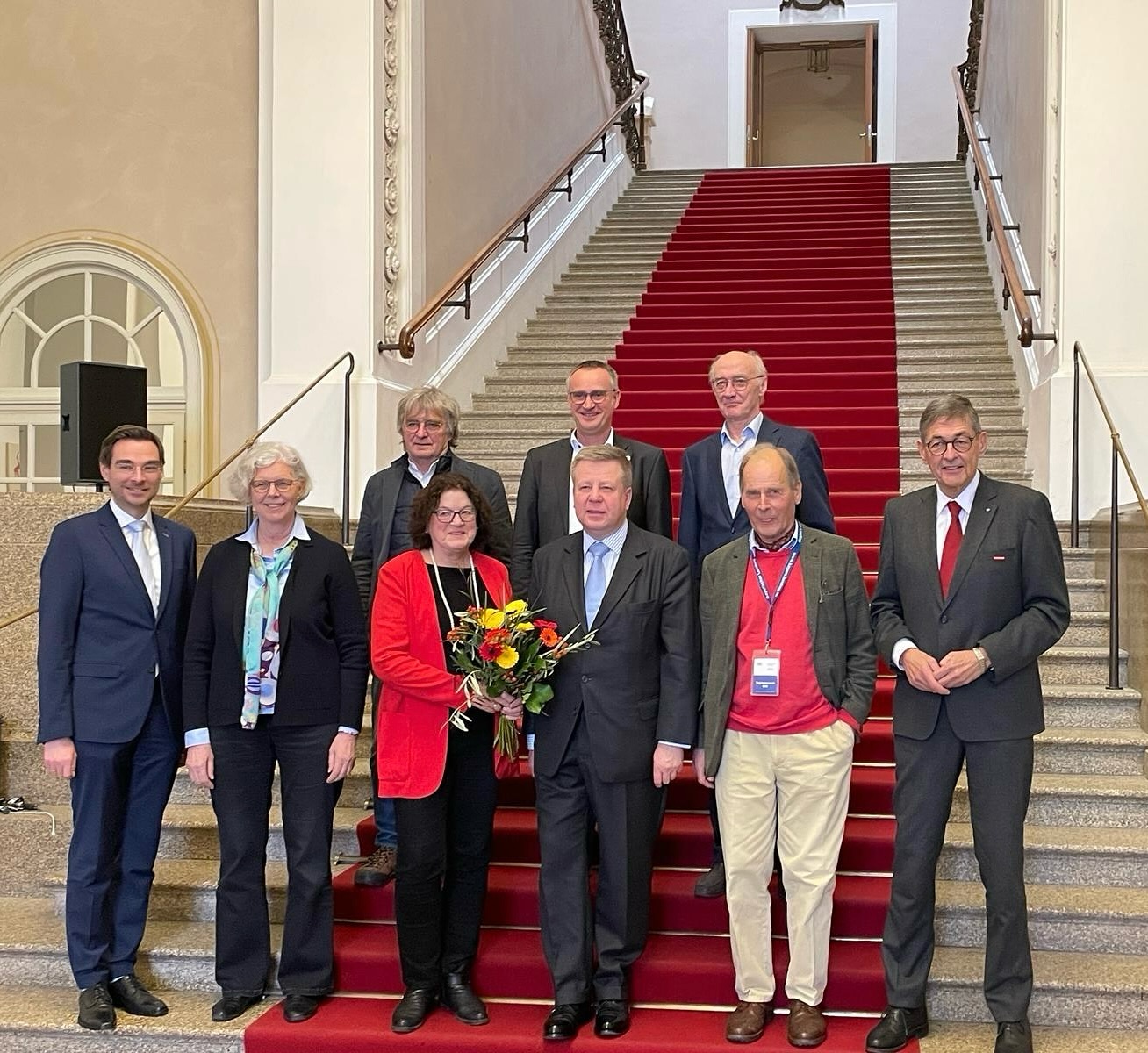 v.l.n.r.: Hr. MdL Dr. Oetzinger, Fr. Dr. Angerer, Hr. Prof. Dr. Schuller, Fr. Resch-Heckel, Hr. Edelhäuser, Vorsitzender MdL Brannekämper, Hr. Prof. Dr. Nerdinger, Hr. Dr. Graf von und zu Egloffstein, Hr. Dr. Haber (© Dr. Stephan Oetzinger)